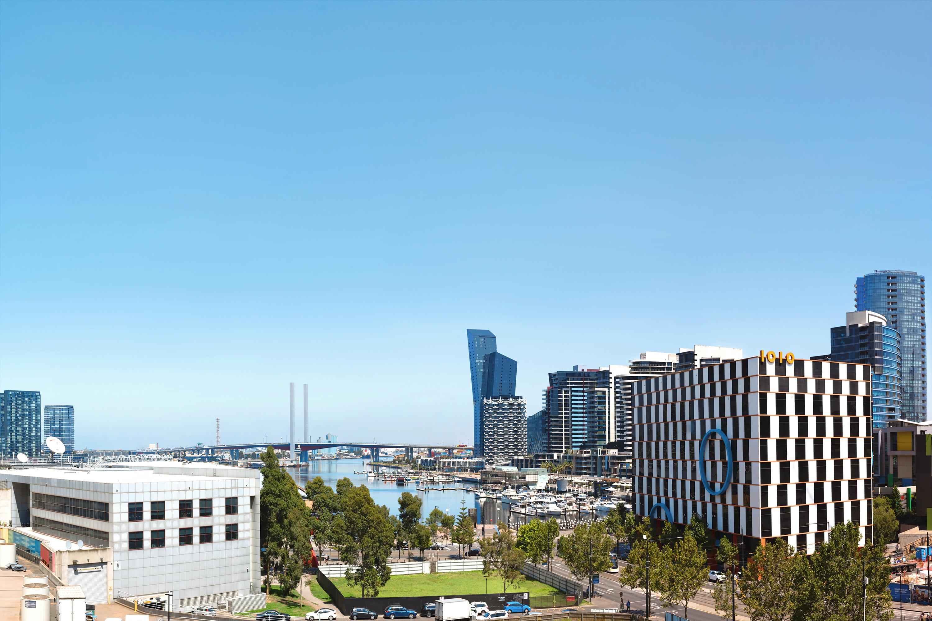 เป็ปเปอร์ ด็อกแลนด์ เมลเบิร์น Hotel ภายนอก รูปภาพ View of the Perth Waterfront City