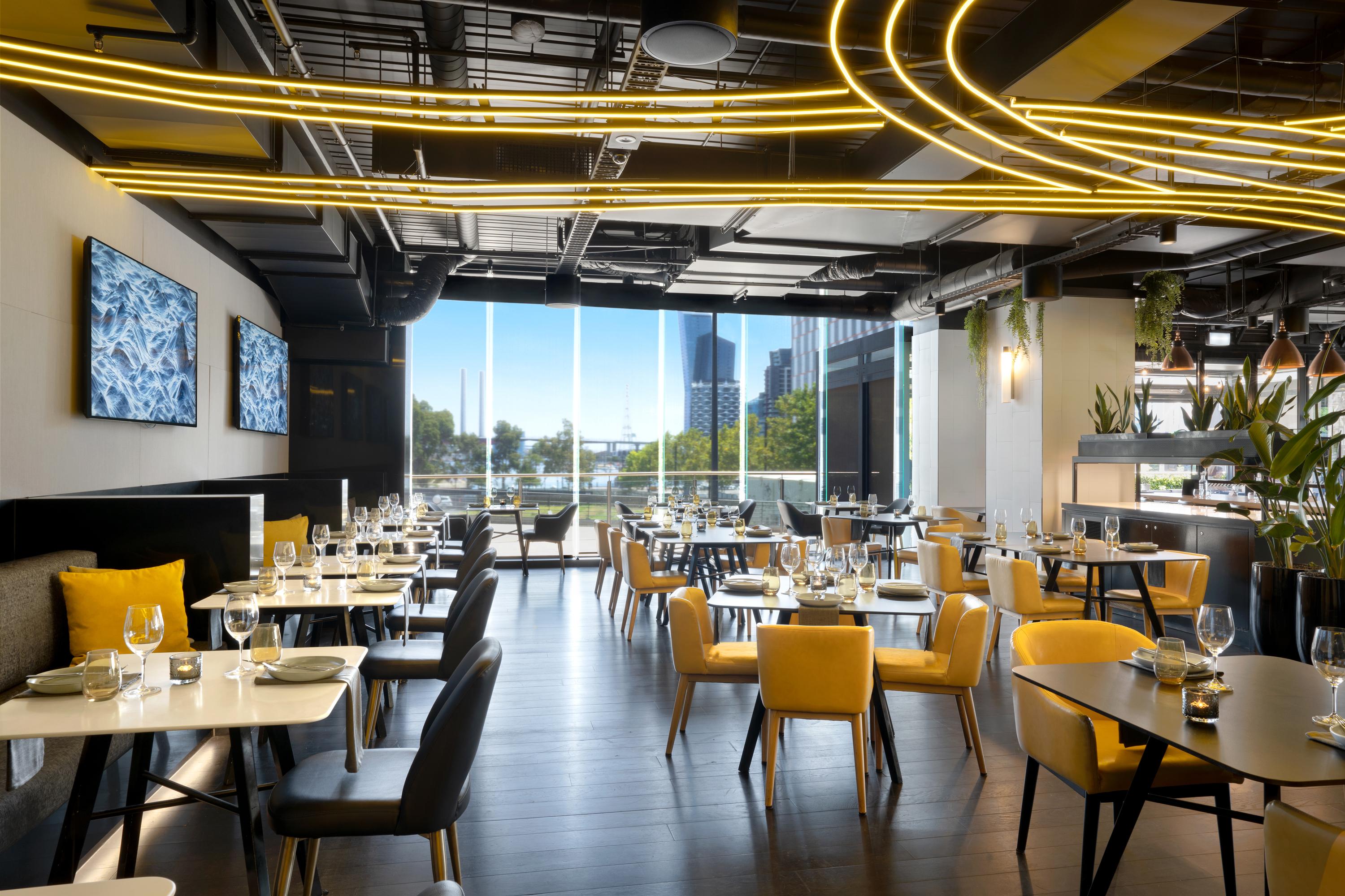 เป็ปเปอร์ ด็อกแลนด์ เมลเบิร์น Hotel ภายนอก รูปภาพ The interior of the restaurant
