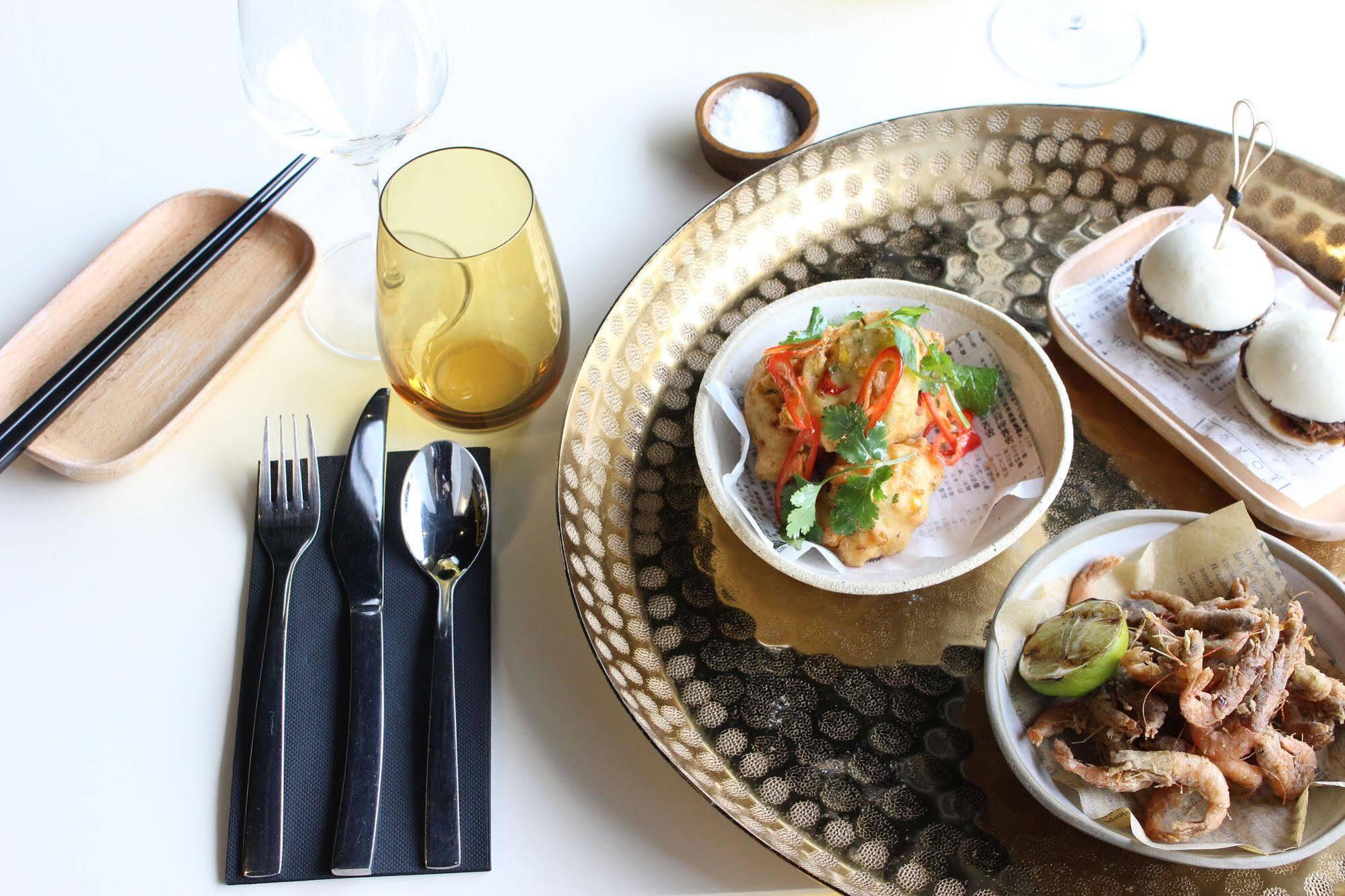 เป็ปเปอร์ ด็อกแลนด์ เมลเบิร์น Hotel ภายนอก รูปภาพ Thai food at the Thai House